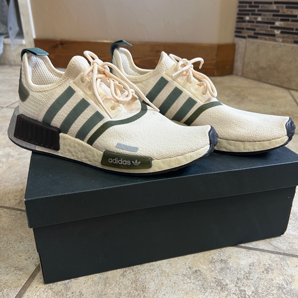 Adidas NMD R1 shoes